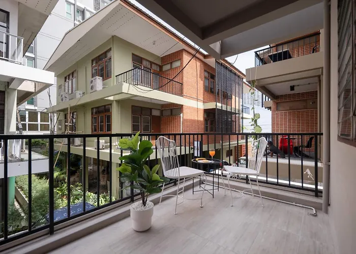 Thonglor|spacious 4br4ba, Fast-wifi, Netflix, Shop Apartment